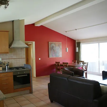 Сasa de vacaciones Spacious Holiday In Covas With Swimming Pool